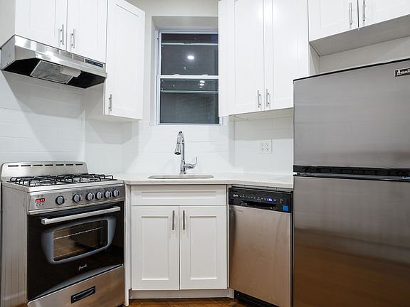 3rd image of 338 W 49th St APT 1RE