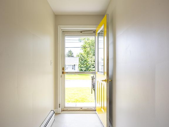 4th image of 6 Spring Ln