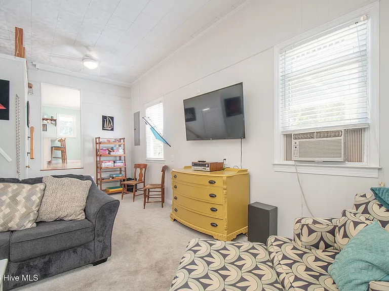 1534 Ann St — Photo 27