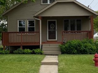 445 10th St, Silvis, IL 61282