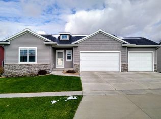 3090 Ridgeview Dr, Ely, IA 52227