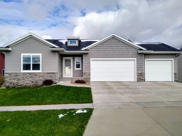 3090 Ridgeview Dr, Ely, IA 52227