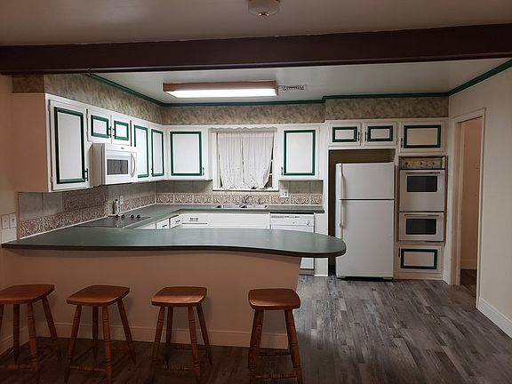 4th image of 2662 University Ave