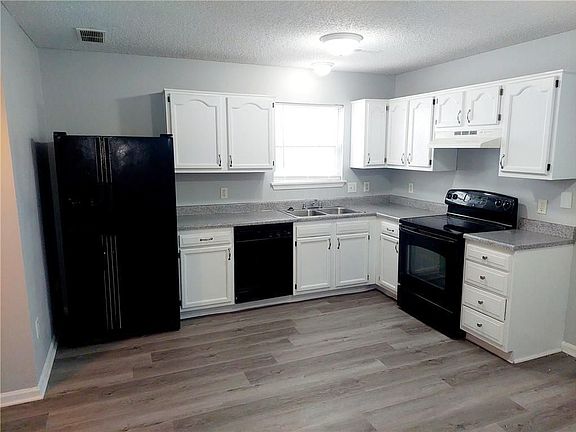 5th image of 4252 Village Bend Ln