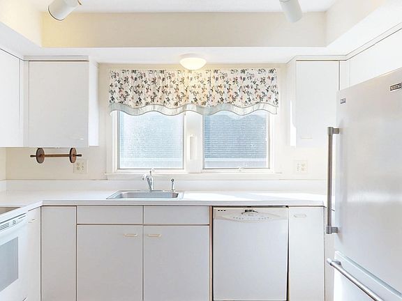 5th image of 62 Amity Pl Unit 62