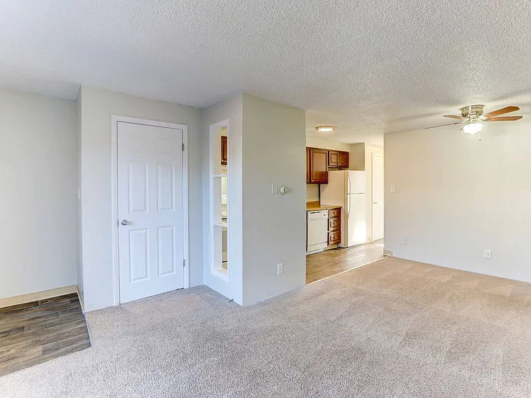 Allison Court Apartments — Photo 15