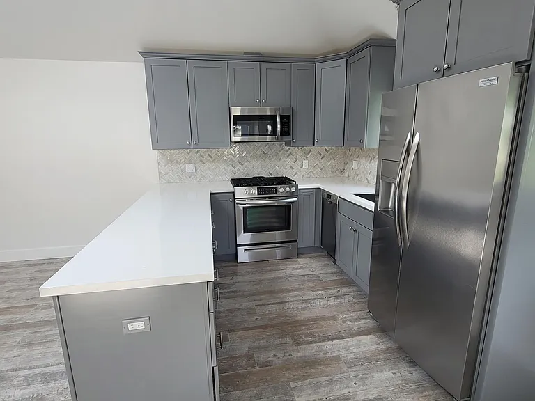 704B Laurel Ave — Photo 11