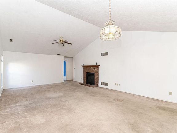3rd image of 6811 Passage Cir
