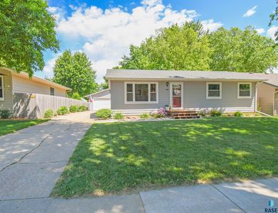 5108 E 17th St, Sioux Falls, SD, 57110