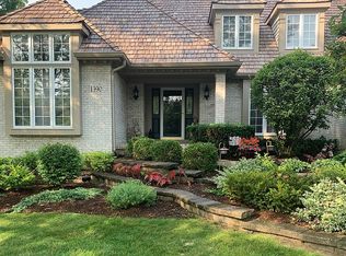1390 Tall Oaks Dr, Carol Stream, IL 60188