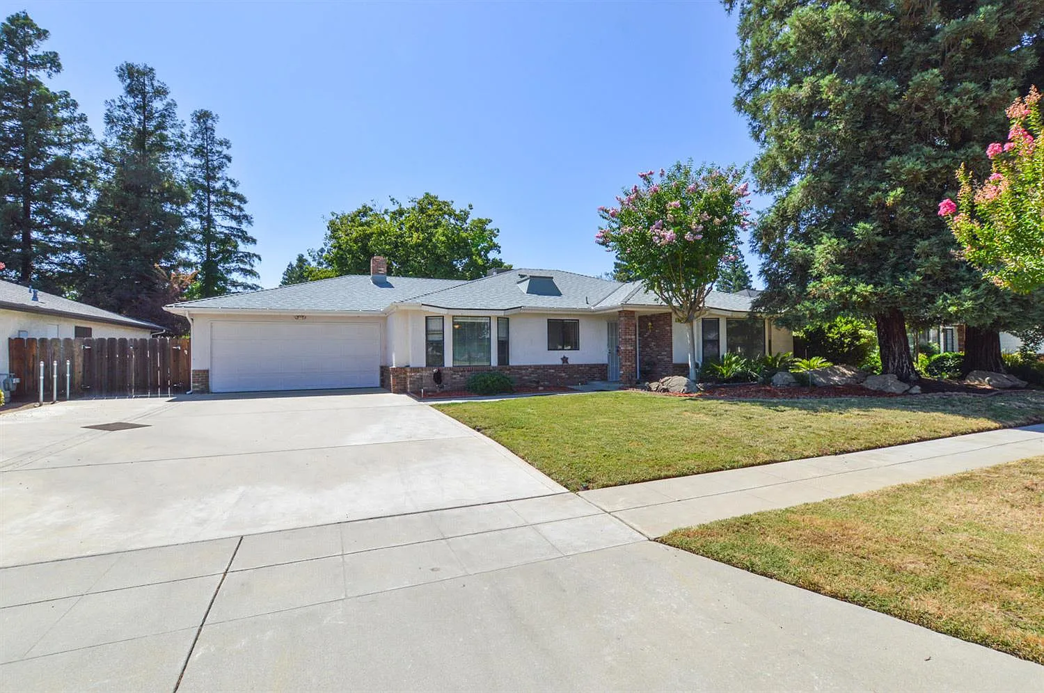 7681 N Mansionette Dr photo 1