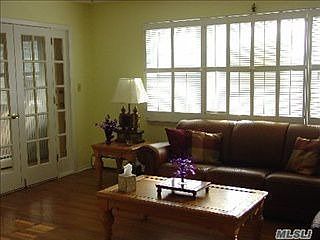 5th image of 11 Oak St