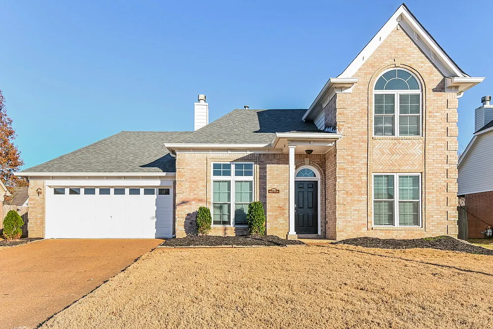 3 bed, 2.0 bath, 1934 sqft, $2,245 — Photo 1