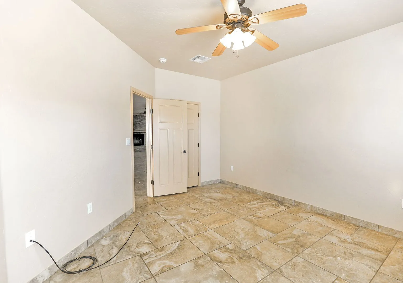Beautiful 4 bedroom 2 bathroom — Photo 4
