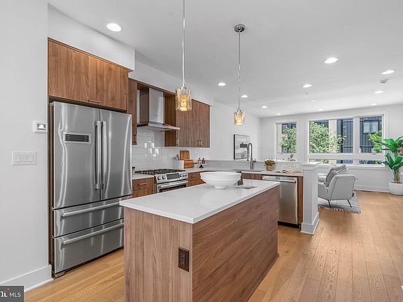 2nd image of 642 N 5th St