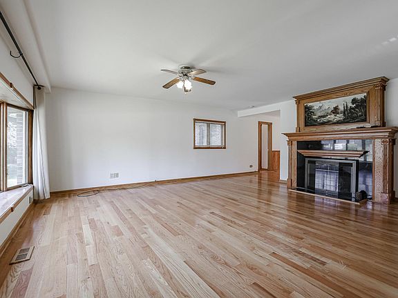5th image of 29W035 Calumet Ave E