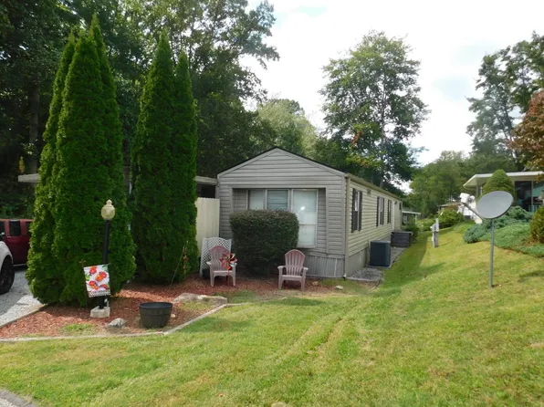 12 Crocus Dr, Hendersonville, NC 28792