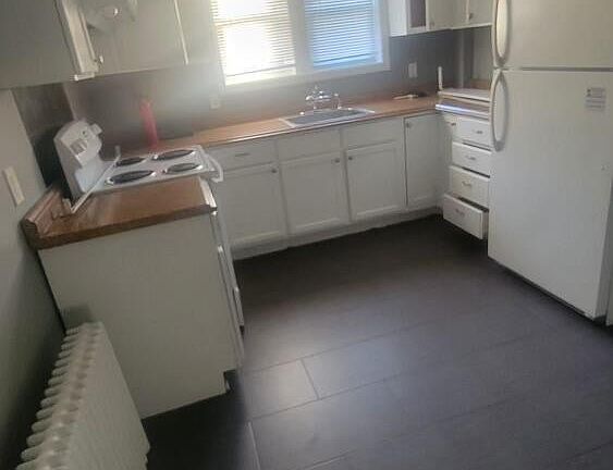 4th image of 92 Laurel St #B