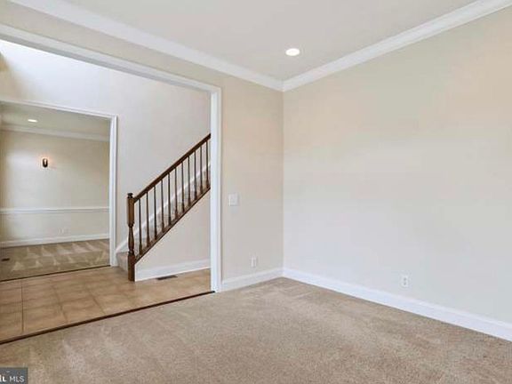 5th image of 11403 Rolling Green Pl