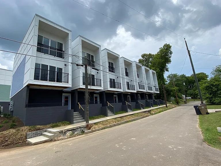 1014 Phillips Ave SE — Photo 3