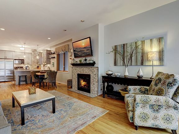 4th image of 1351 N Leavitt St #1