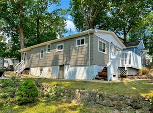 28 Bucknell Trl, Hopatcong, NJ 07843
