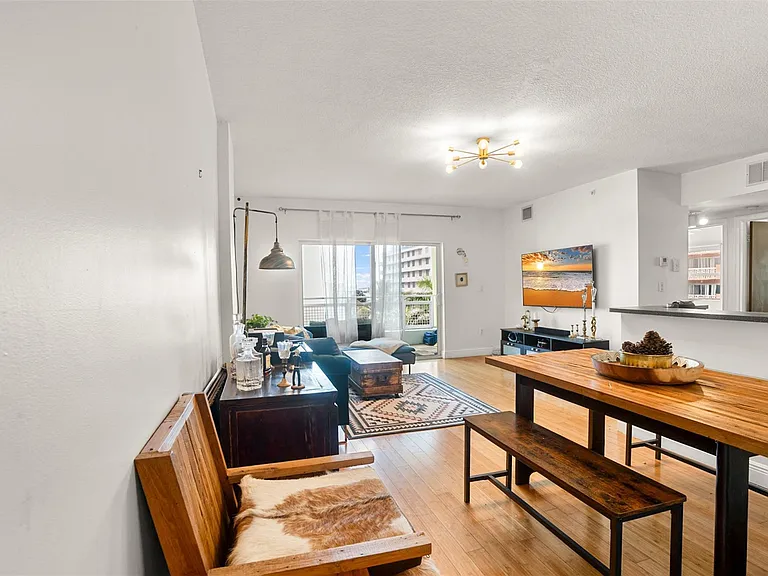 471 NE 25th St #503 — Photo 9