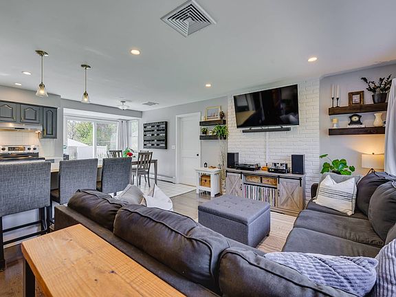 5th image of 21 Holzman Dr