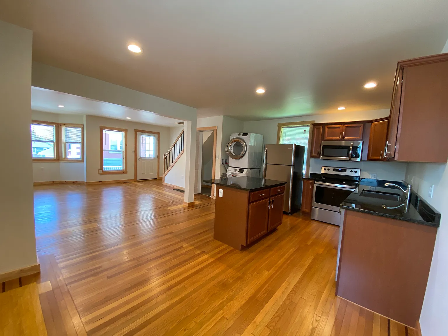 2 bed, 1000 sqft, $1,795 — Photo 2