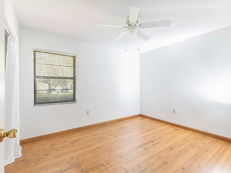 301 Curry St — Photo 11
