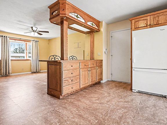 5th image of 22127 Farmwood Dr