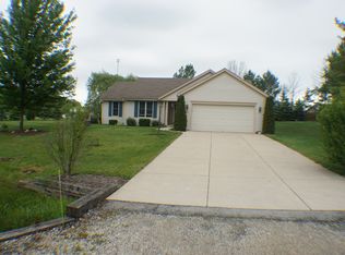 1410 Beechwood Ln, Grafton, WI 53024
