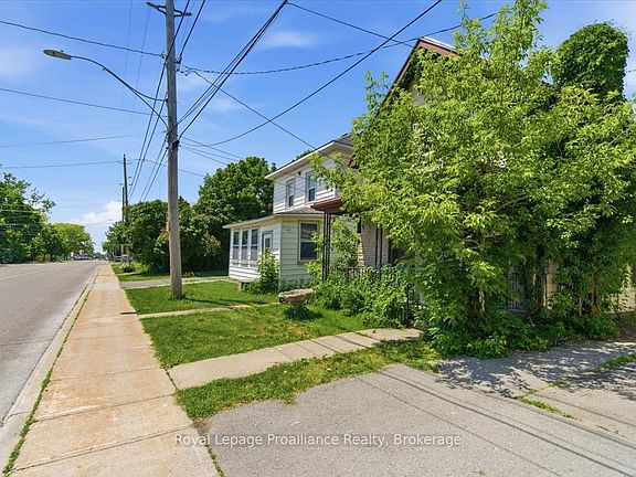 4th image of 431 Main St