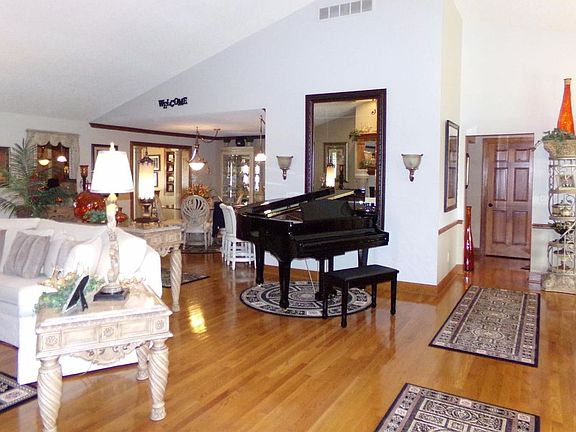 5th image of 706 Heritage Dr