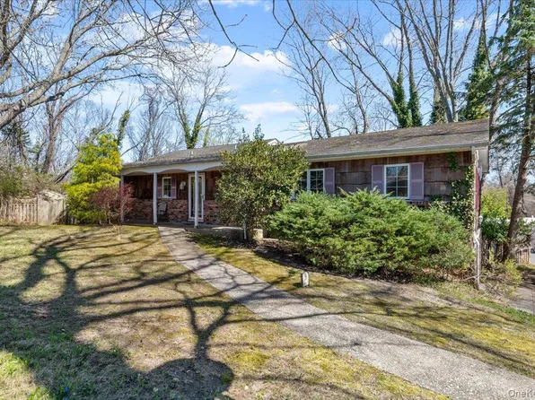 20 Veronica Court, Smithtown, NY 11787