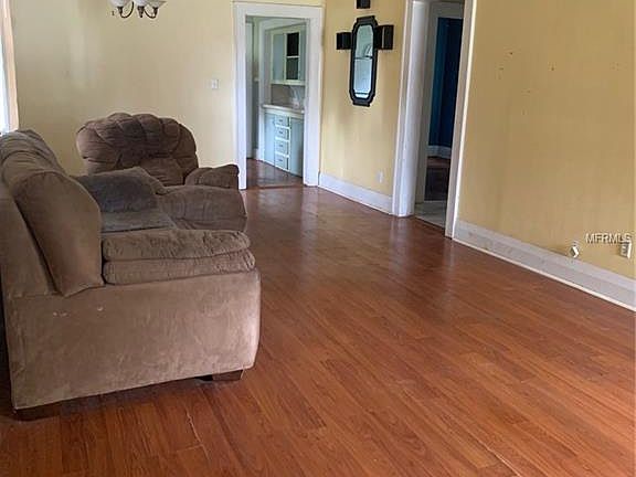 4th image of 315 Carey Pl