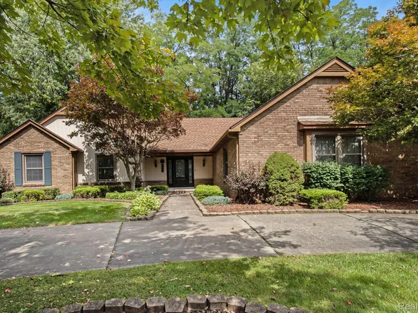 46956 Woodbend Ct, Northville, MI 48167