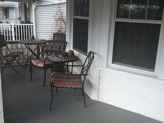 4th image of 1621 Larchmont Ave