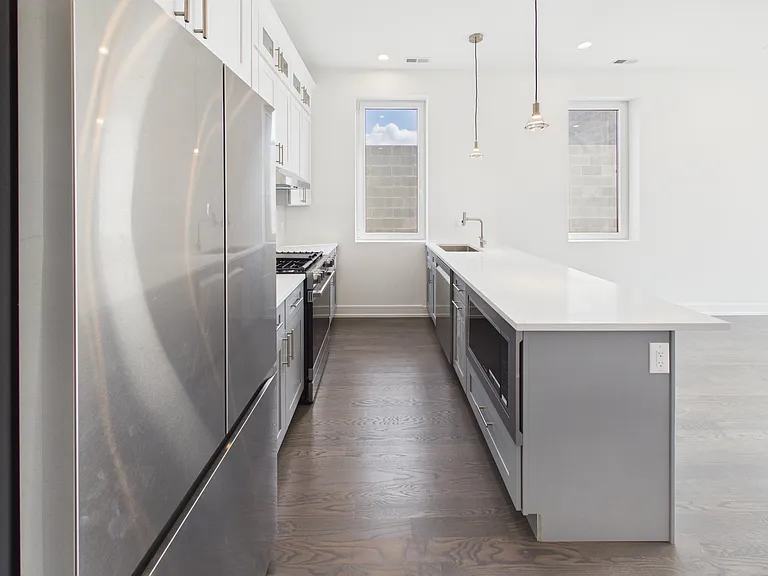 4055 S Prairie Ave #3 — Photo 9