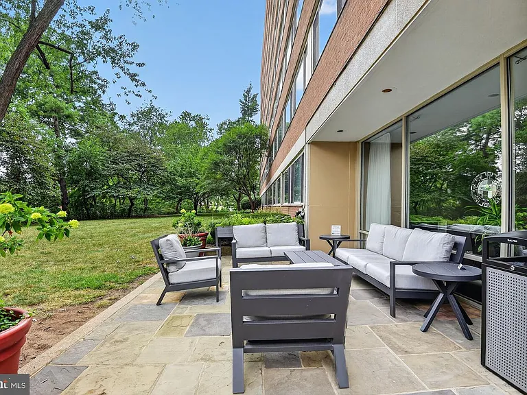 1210 N Taft St #105 — Photo 15