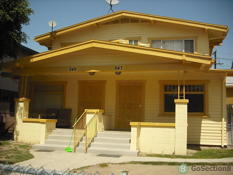 1st image of 847 W 40th Pl