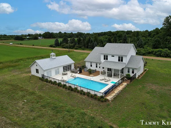 7067 118th Ave, Fennville, MI 49408