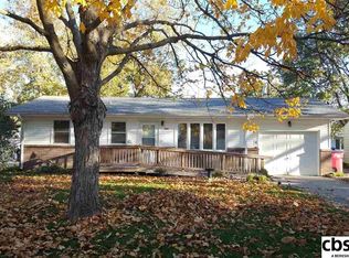 324 Highland Dr, Gretna, NE 68028