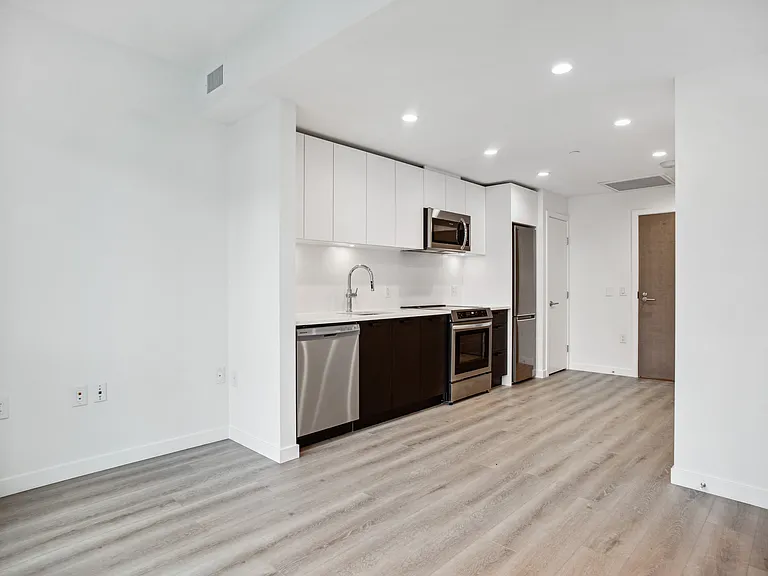 150 Braid St — Photo 30