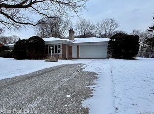 1350 Hira St, Waterford, MI
