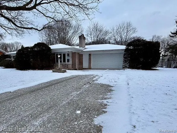 1350 Hira St, Waterford, MI 48328