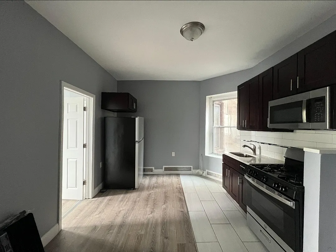 2 bed, $1,695 — Photo 3