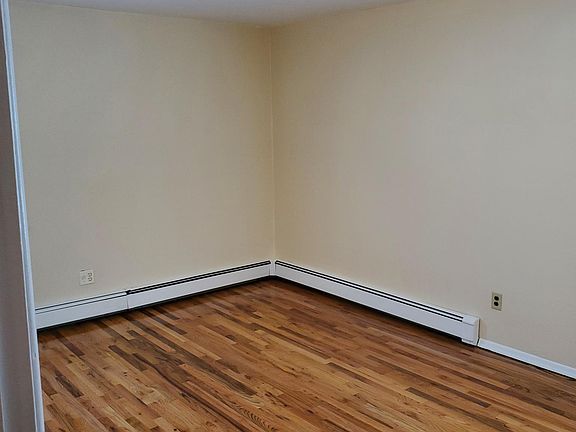5th image of 42-00 209th St