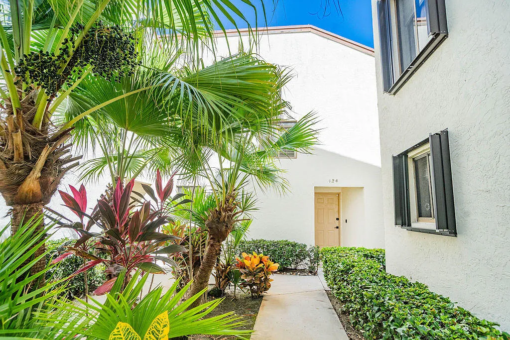 2 bed, 2.5 bath, 1250 sqft, $2,200 — Photo 1