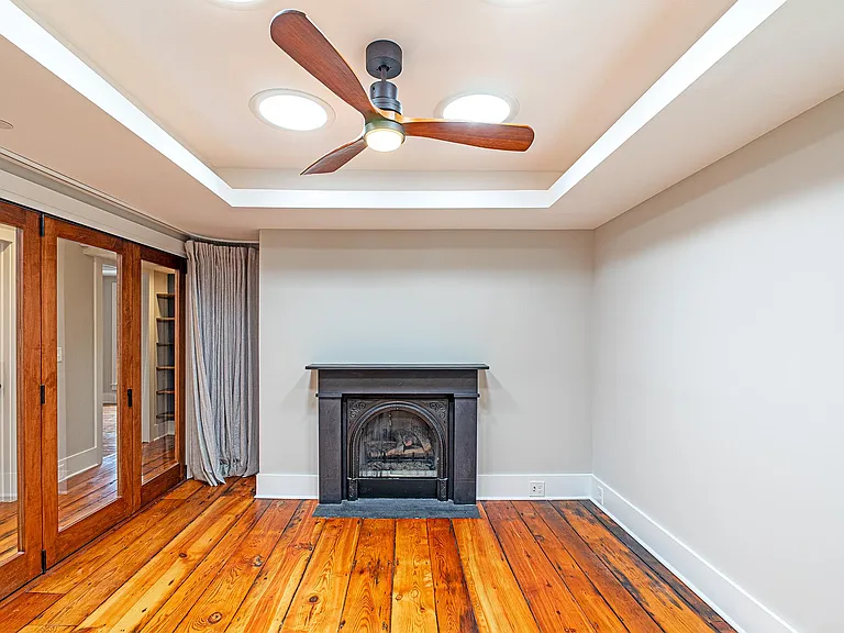 325 D St SE — Photo 48